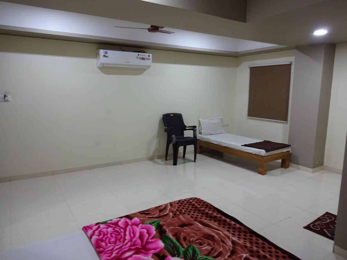 Hotel Royal Inn Ahmedabad Esterno foto