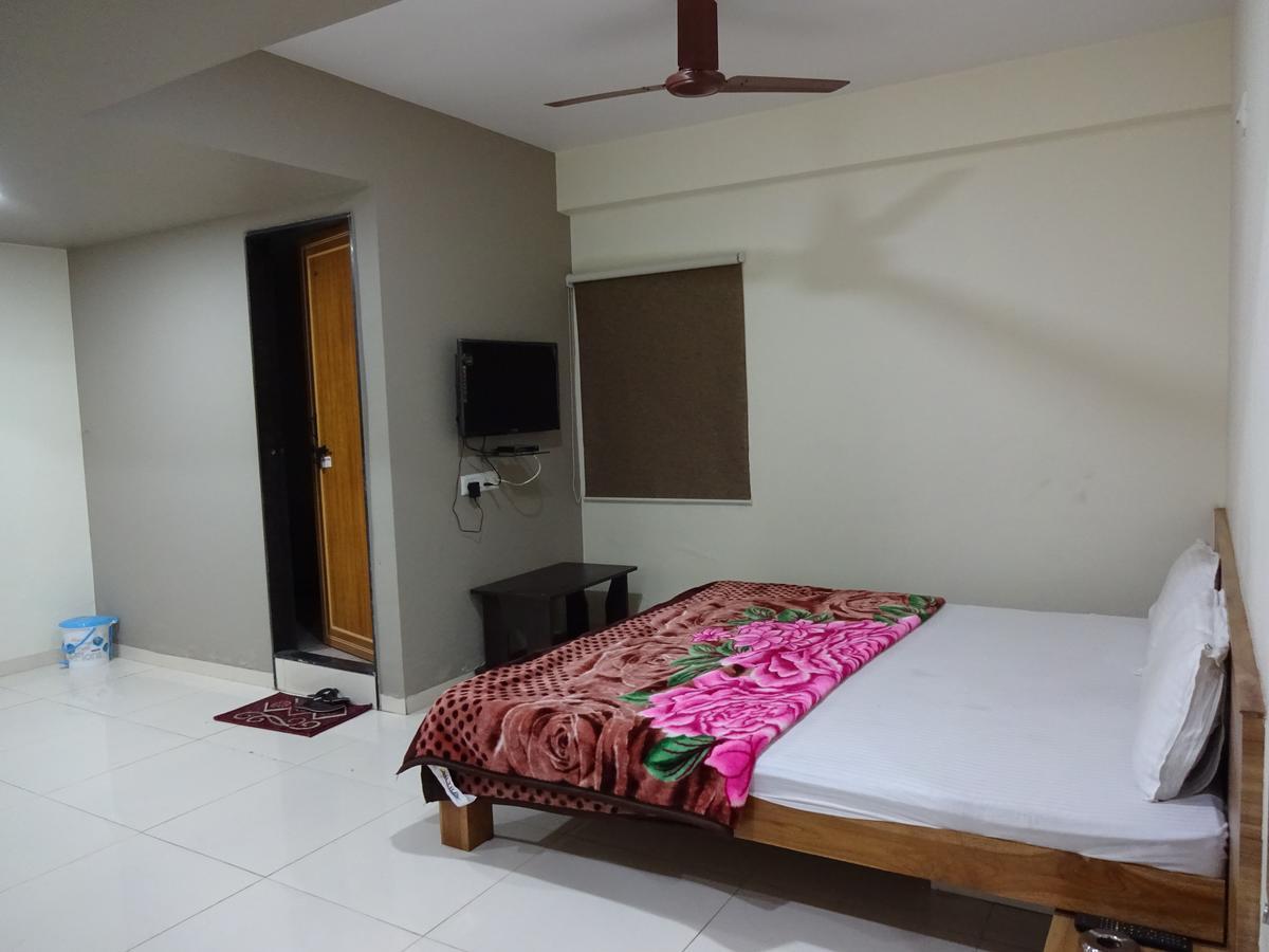 Hotel Royal Inn Ahmedabad Esterno foto